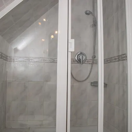 Secra Exclusive Angela In アパート シュヴェリーン