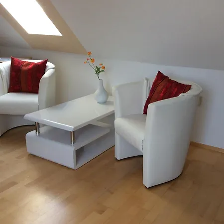 Secra Exclusive Angela In アパート